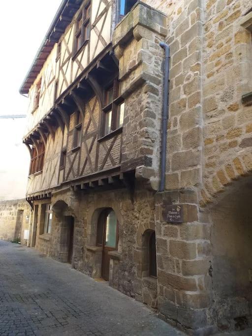 Maison De *